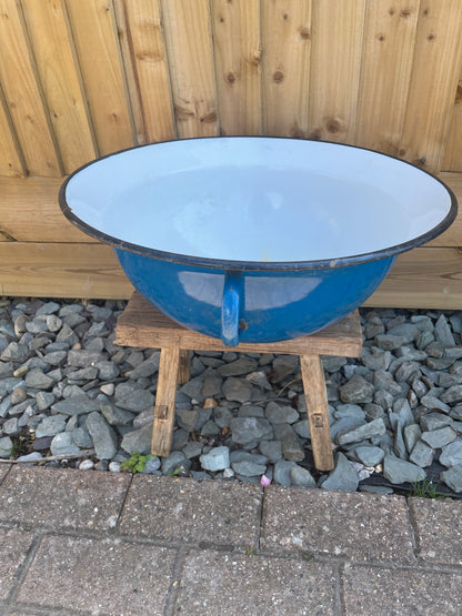 Round Hungarian enamel bowl with 2 handles blue and white 47cm.