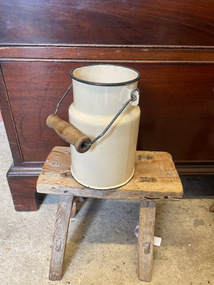 Enamel churn 1 litre cream with handle.