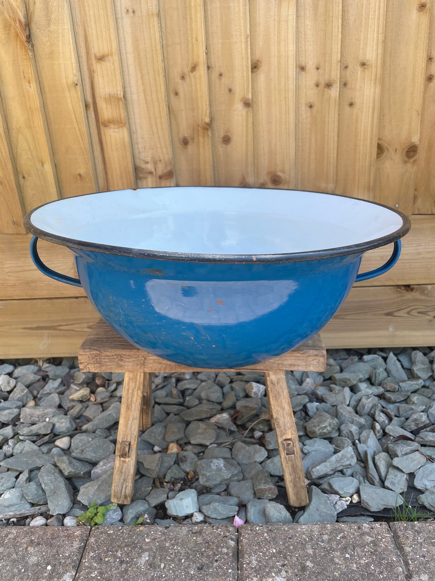 Round Hungarian enamel bowl with 2 handles blue and white 47cm.