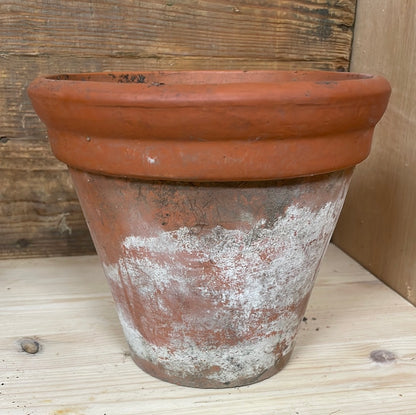 Vintage Sankey terracotta pot D 18cm H 16cm with wide rim.