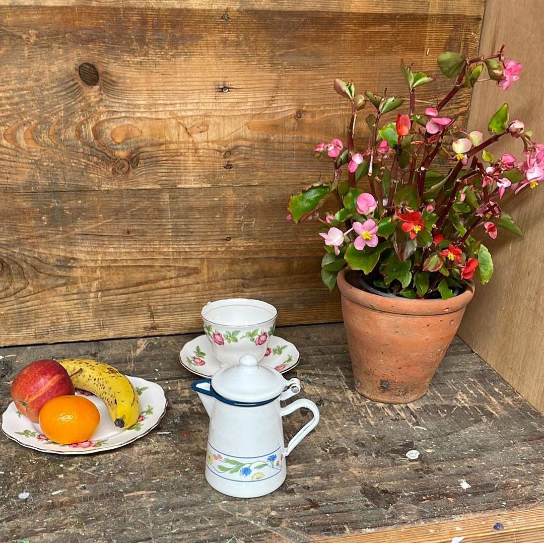Mini enamelled coffee pot white with floral décor.