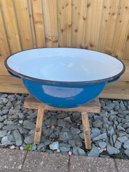 Round Hungarian enamel bowl with 2 handles blue and white 47cm.