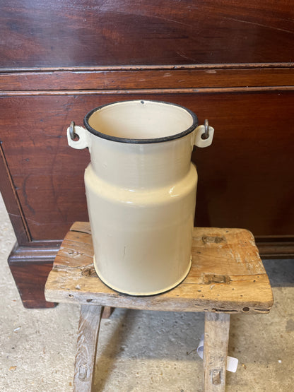 Enamel churn 1 litre cream with handle.