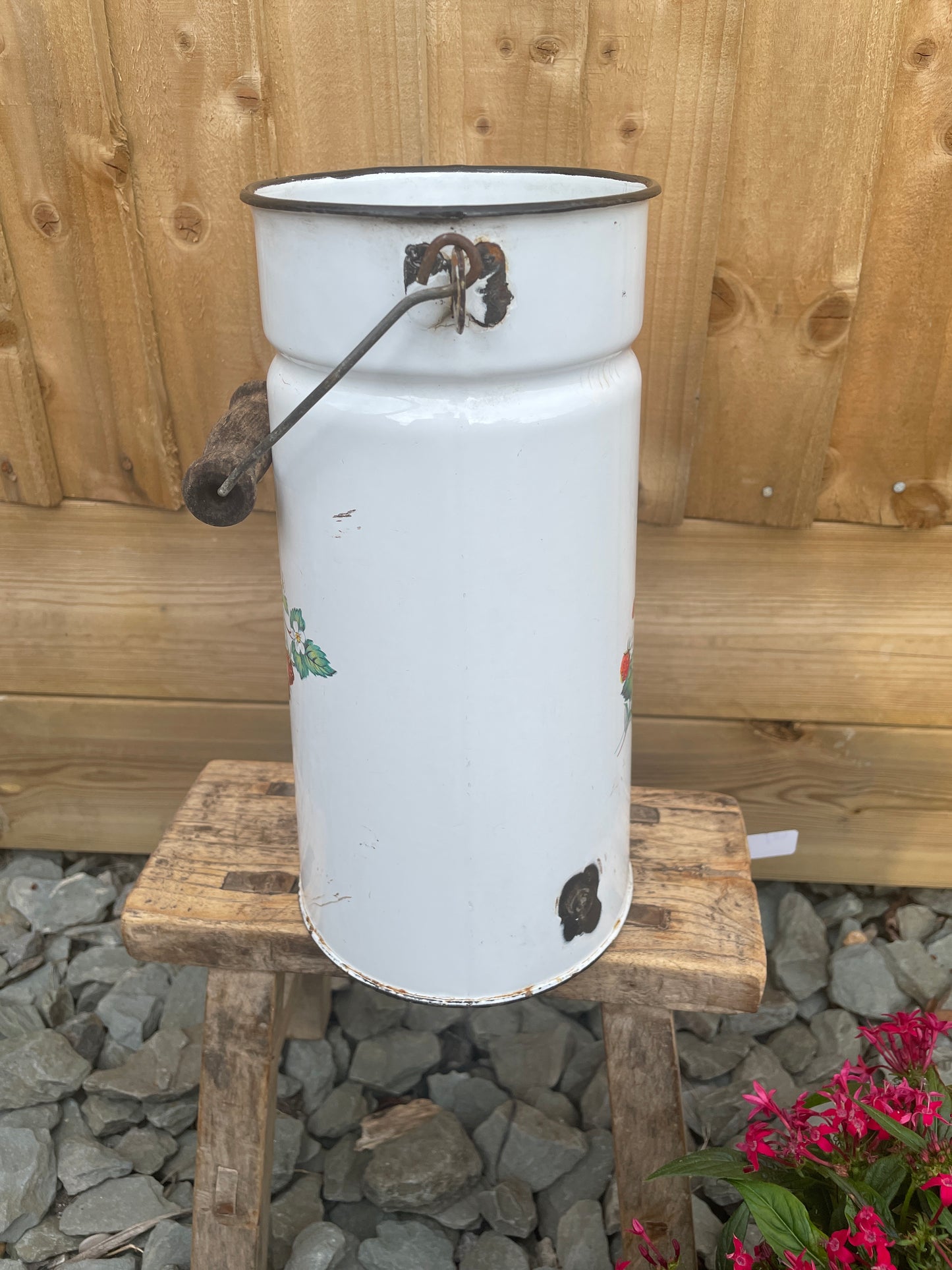 White enamel 3L taper side churn with strawberry décor.