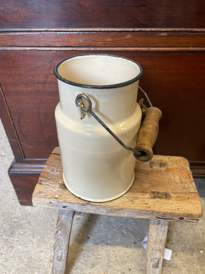 Enamel churn 1 litre cream with handle.