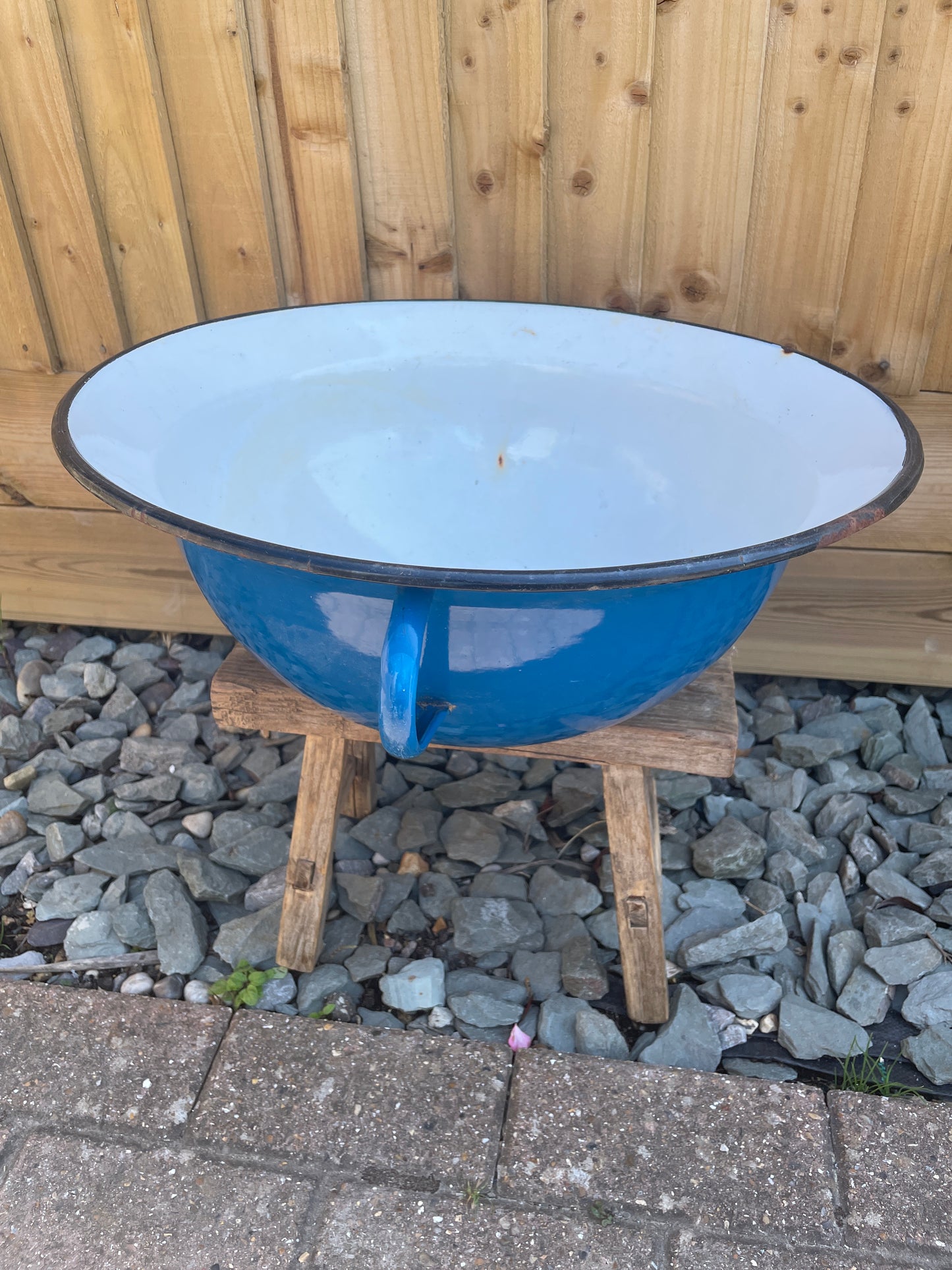 Round Hungarian enamel bowl with 2 handles blue and white 47cm.