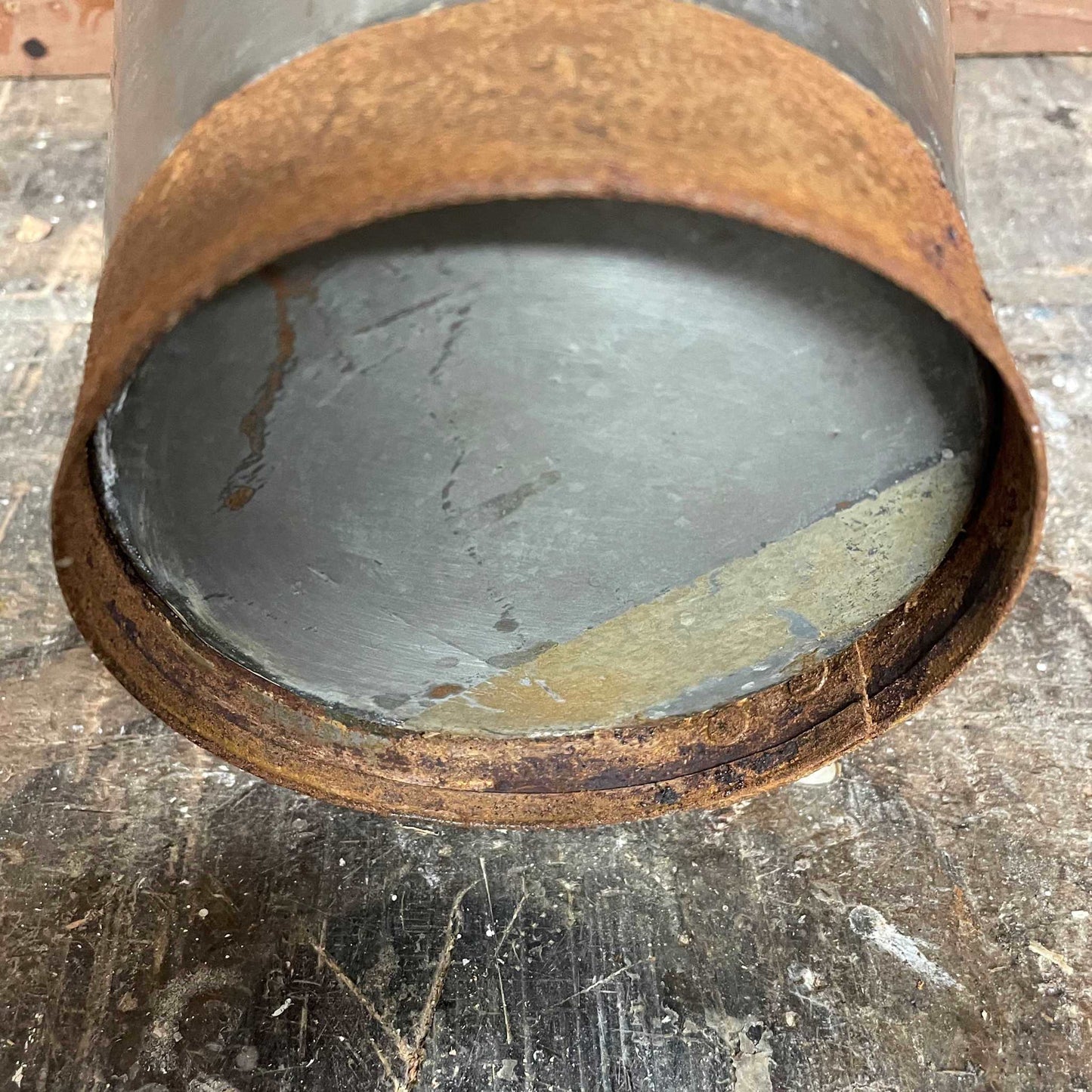 Mini metal rustic bucket with metal handle.