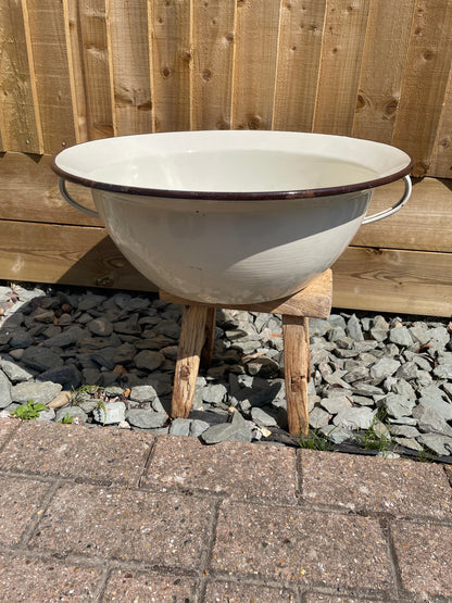 Round Hungarian enamel bowl with 2 handles cream 46cm