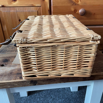 Small wicker hamper basket.